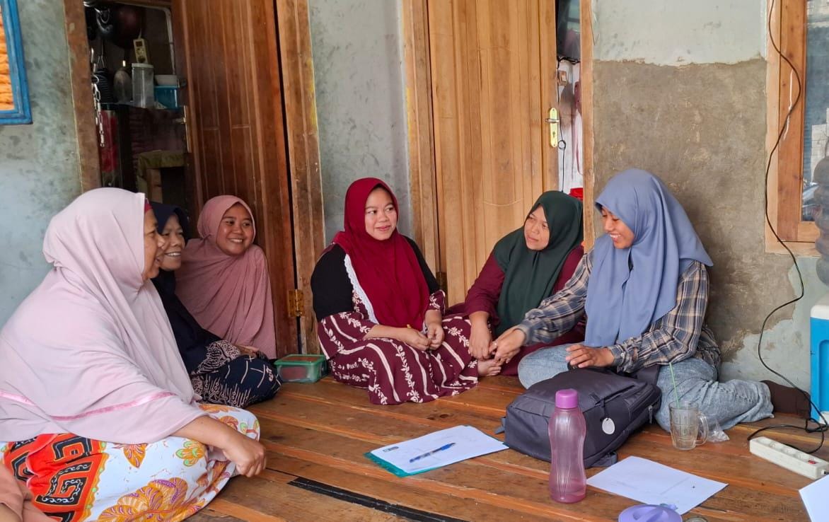 KUPS Pakebucu sedang diskusi untuk membuat produk syrup pala